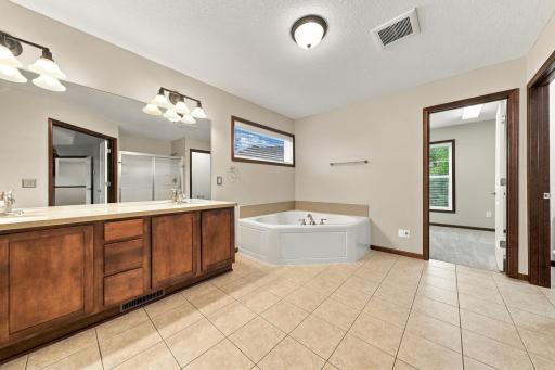 2109 Rockridge Circle, Shakopee, MN 55379