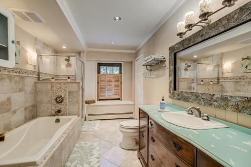 Renovated upper-level bathroom offers fresh and updated finishes!