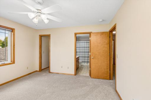 And walk-thru to main bath on the upper level.