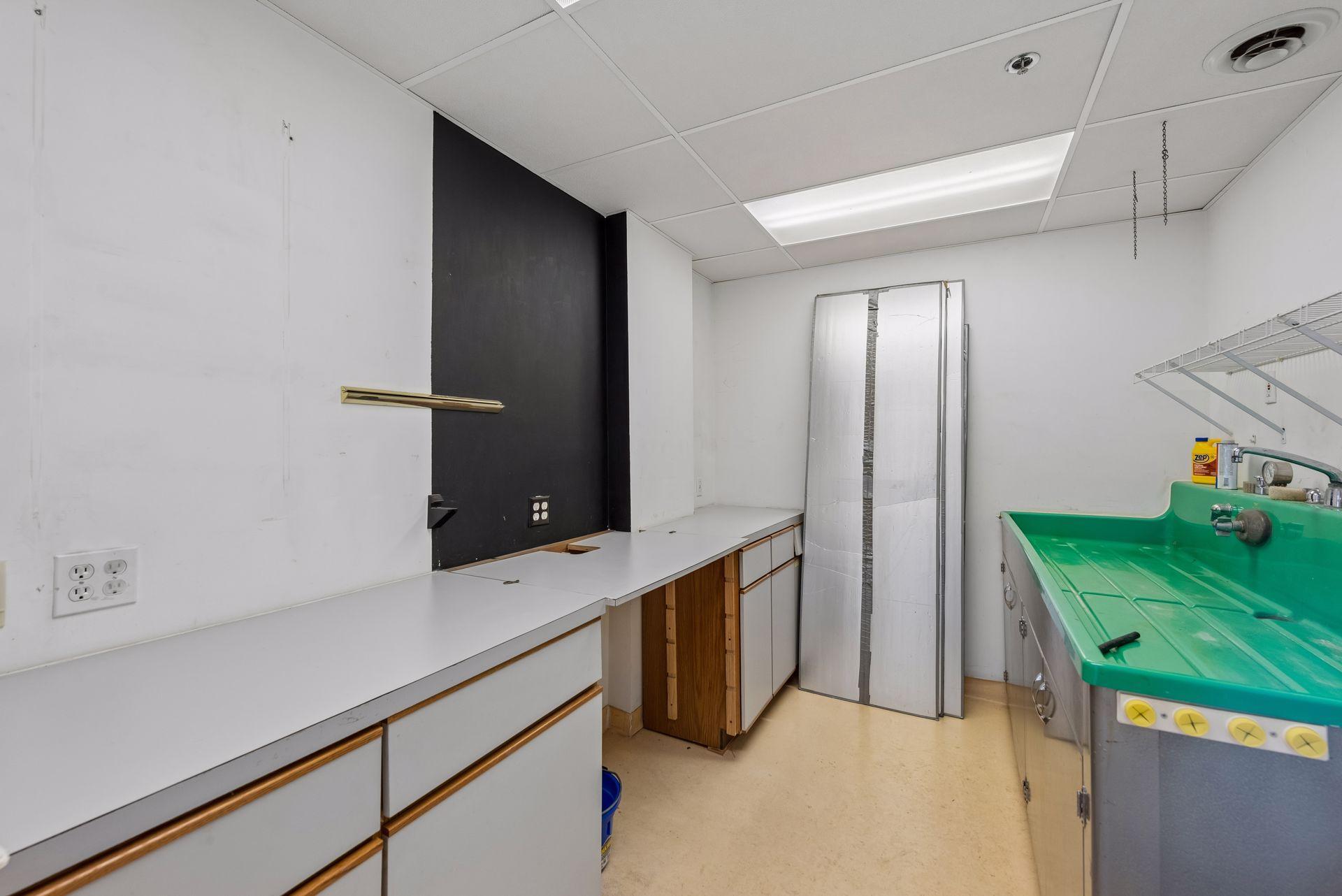 Dark room and photo processing equipment