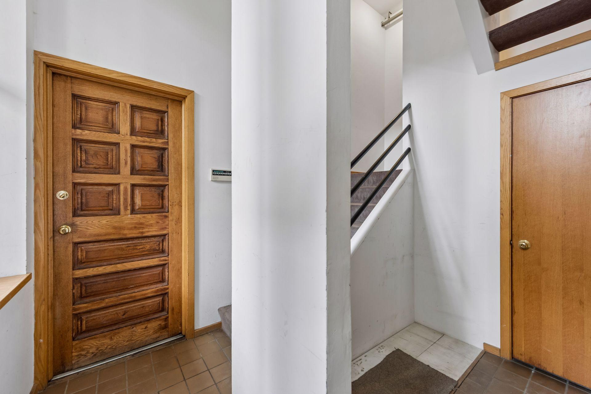 Entry above two levels