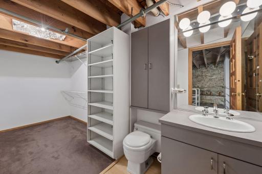 213 1/2 Washington Avenue N, Minneapolis, MN 55401