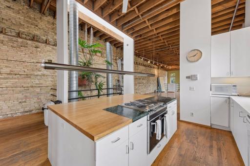 213 1/2 Washington Avenue N, Minneapolis, MN 55401