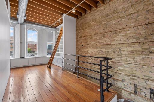 213 1/2 Washington Avenue N, Minneapolis, MN 55401