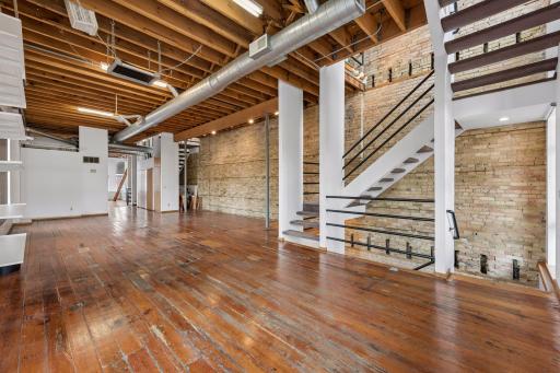 213 1/2 Washington Avenue N, Minneapolis, MN 55401