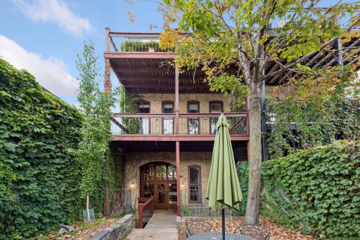 213 1/2 Washington Avenue N, Minneapolis, MN 55401