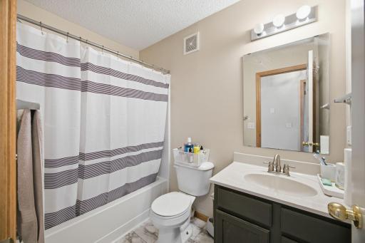 18-web-or-mls-3721_Hazel_Trail_unit_c_Woodbury_MN_55129_020.jpg