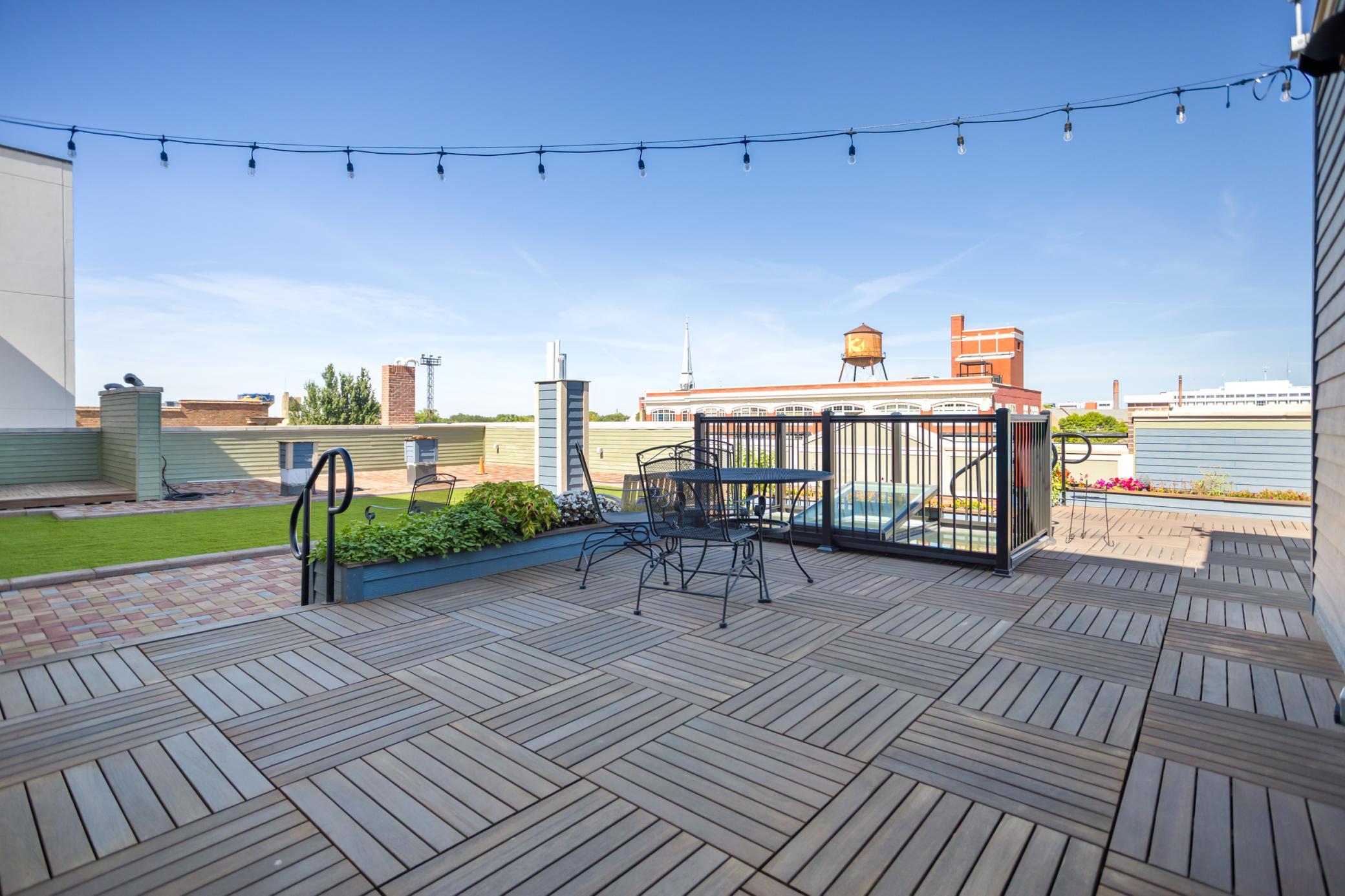 Rooftop patio 7