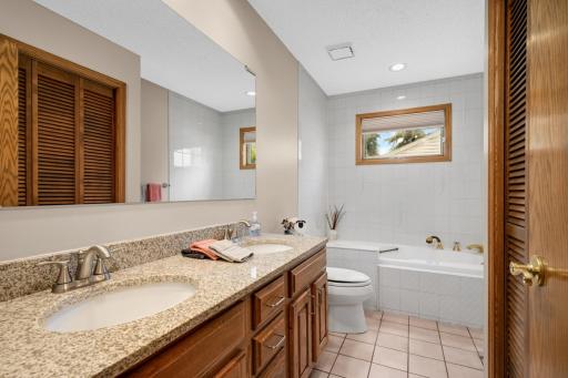 1797 Eldridge Avenue W, Roseville, MN 55113