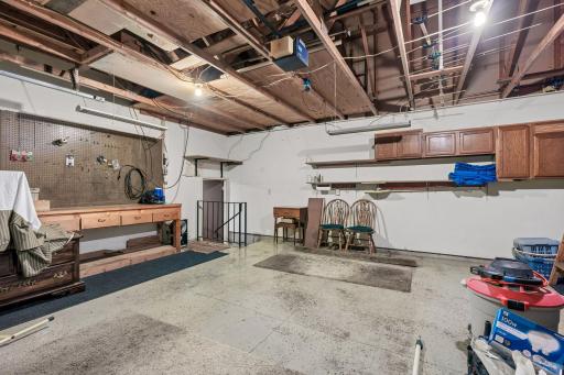 Large Garage & Small Shop Area
