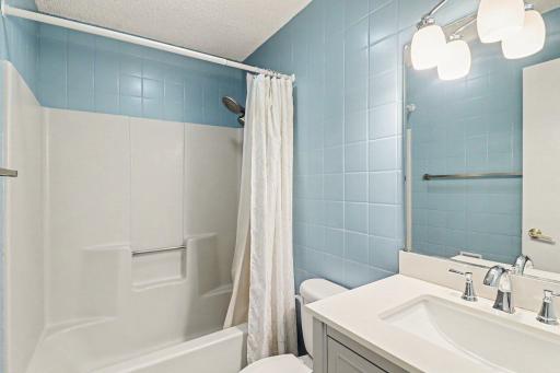2053 Edgerton Street, Maplewood, MN 55117