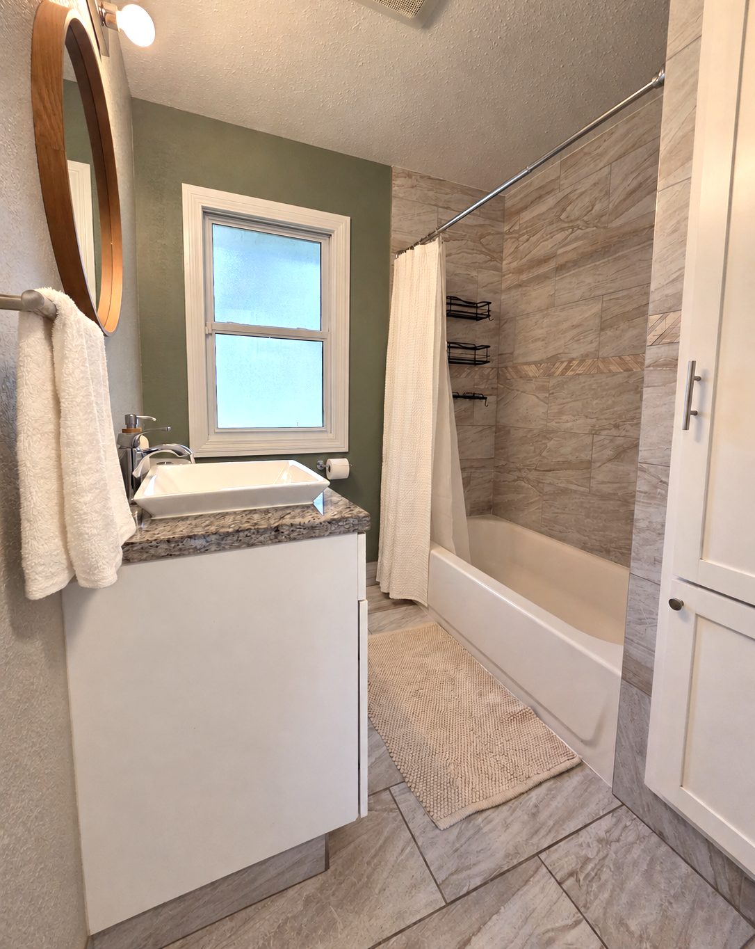 Main level bath