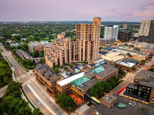 An aerial view highlights the Falls & Pinnacle community and its incredible location near the riverfront, dining, entertainment, and city conveniences.