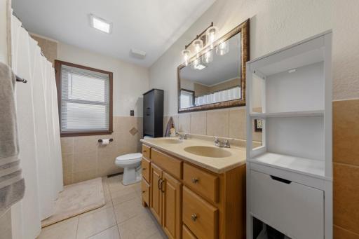 805 9th Avenue NE, Waseca, MN 56093
