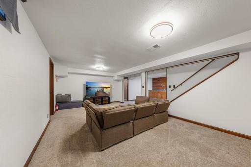 805 9th Avenue NE, Waseca, MN 56093