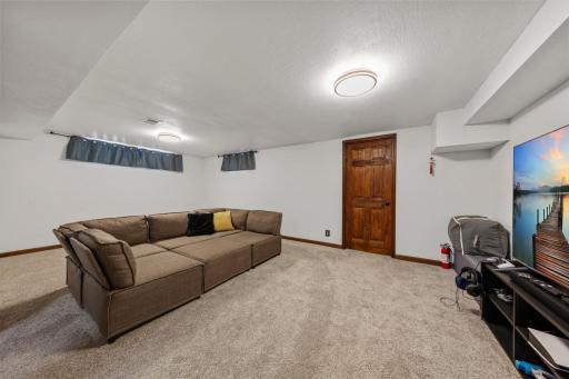 805 9th Avenue NE, Waseca, MN 56093