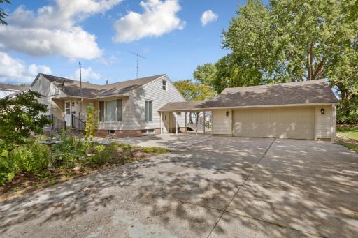 805 9th Avenue NE, Waseca, MN 56093