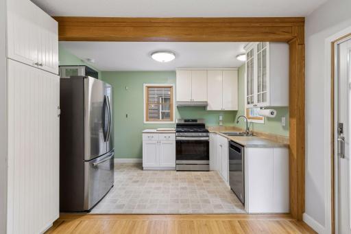 3801 26 1/2 Avenue N, Robbinsdale, MN 55422