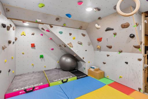 3801 26 1/2 Avenue N, Robbinsdale, MN 55422