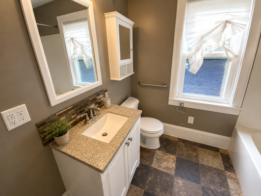812 Pedersen Street Bathroom 2.png