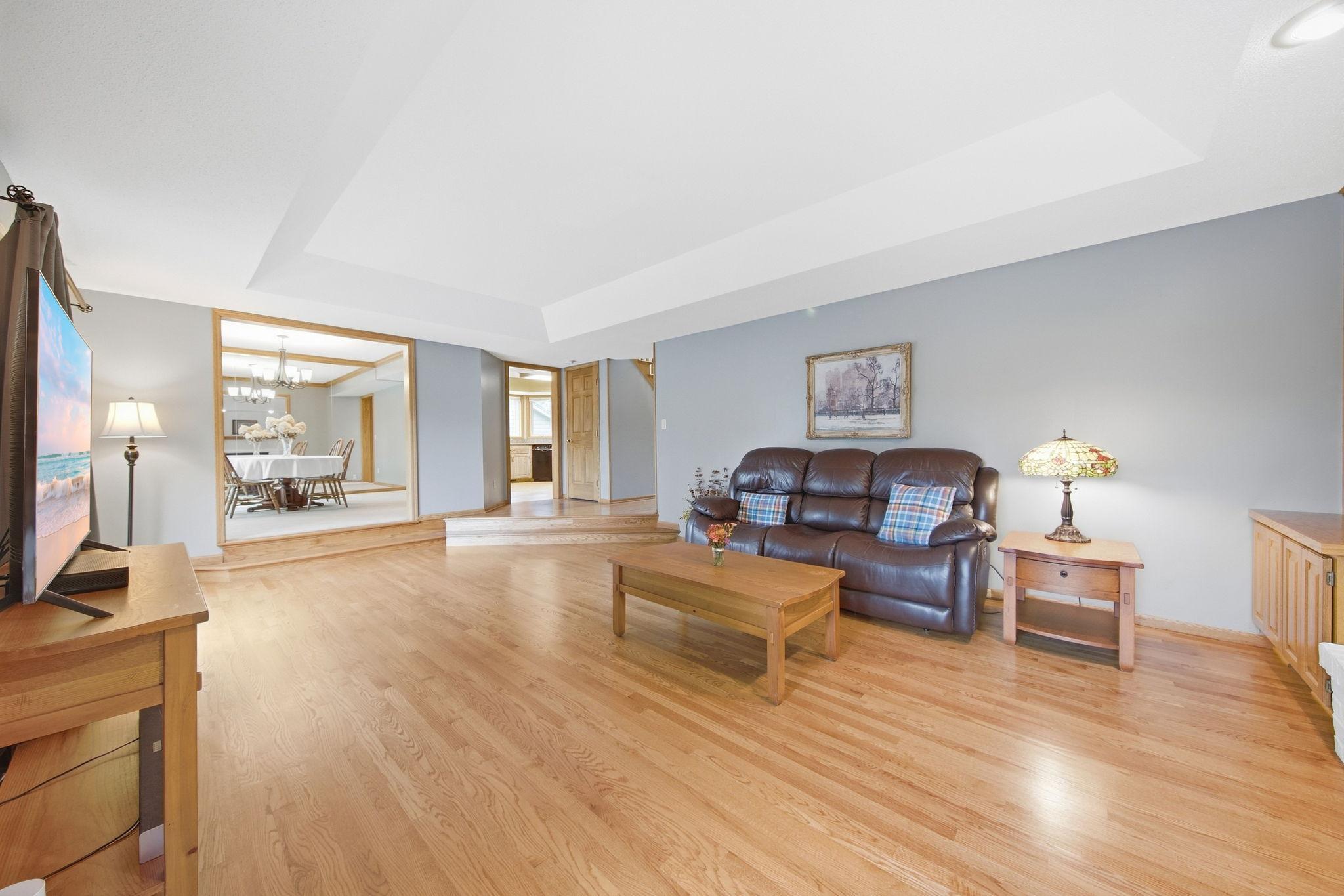12-web-or-mls-4630_Valley_Forge_Ln_N_Minneapolis_MN_55442_027.jpg