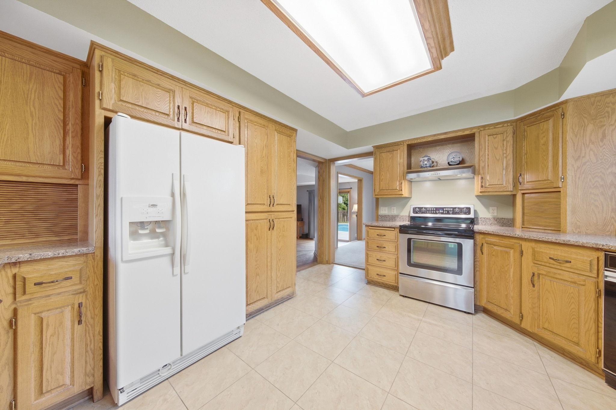 15-web-or-mls-4630_Valley_Forge_Ln_N_Minneapolis_MN_55442_018.jpg