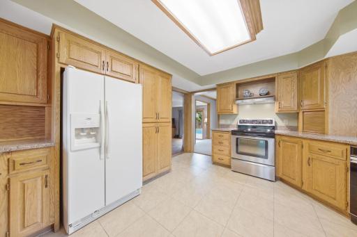 15-web-or-mls-4630_Valley_Forge_Ln_N_Minneapolis_MN_55442_018.jpg