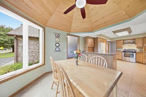 14-web-or-mls-4630_Valley_Forge_Ln_N_Minneapolis_MN_55442_017.jpg