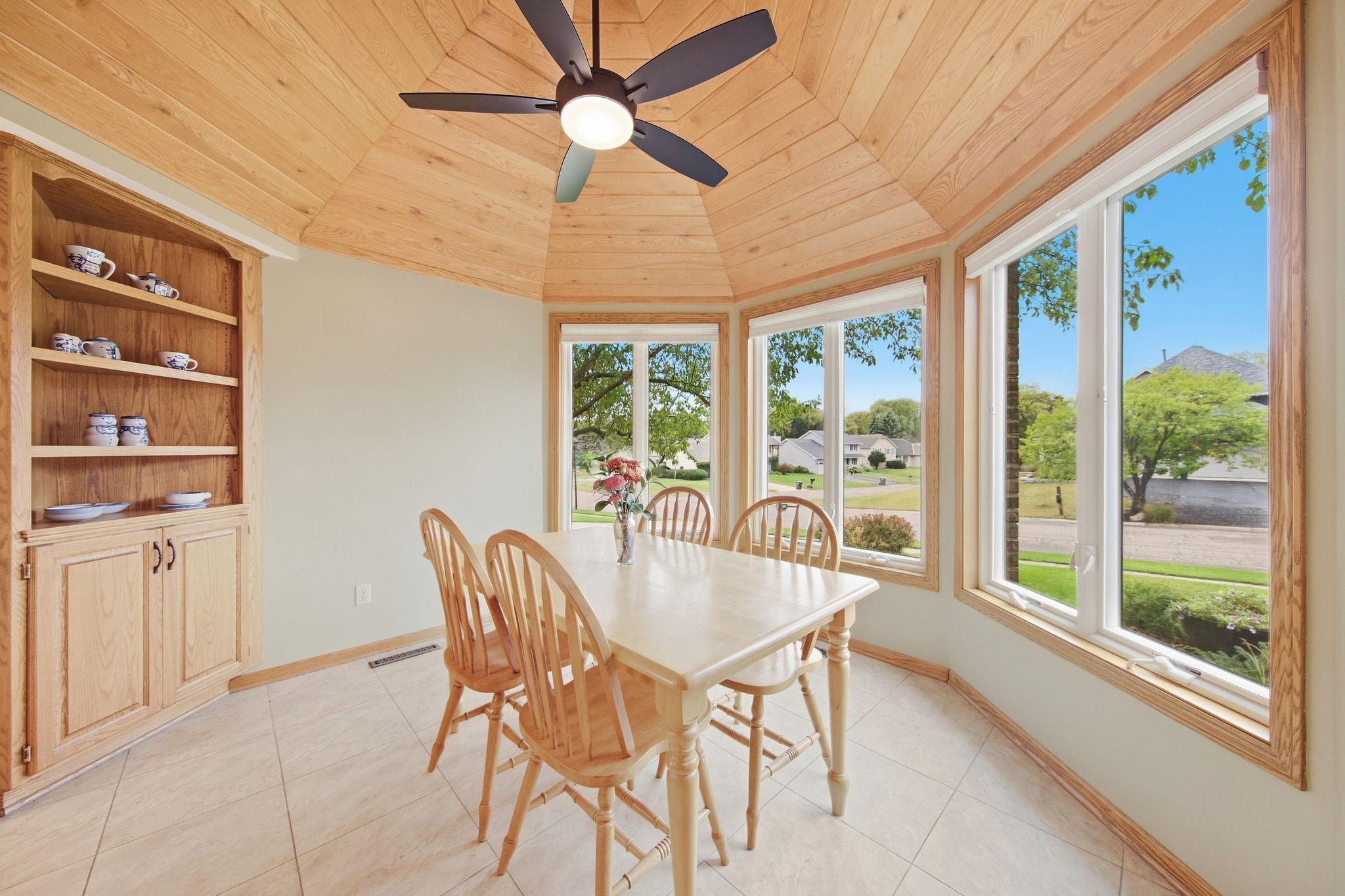 13-web-or-mls-4630_Valley_Forge_Ln_N_Minneapolis_MN_55442_016.jpg