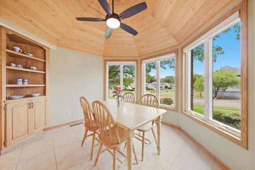 13-web-or-mls-4630_Valley_Forge_Ln_N_Minneapolis_MN_55442_016.jpg