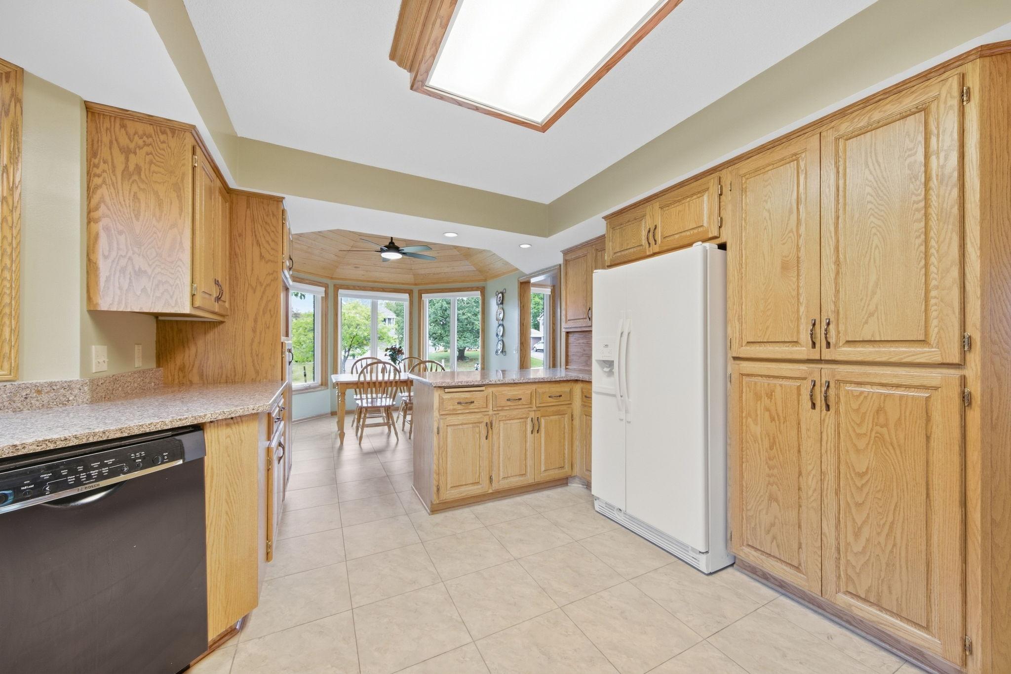 17-web-or-mls-4630_Valley_Forge_Ln_N_Minneapolis_MN_55442_020.jpg