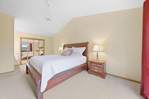 23-web-or-mls-4630_Valley_Forge_Ln_N_Minneapolis_MN_55442_003.jpg