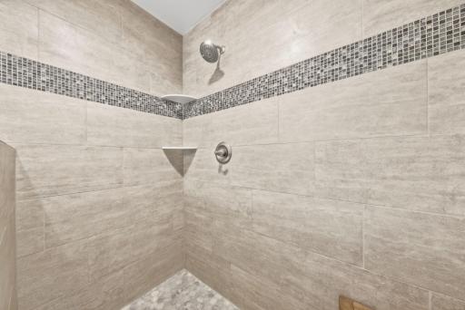 25-web-or-mls-4630_Valley_Forge_Ln_N_Minneapolis_MN_55442_007.jpg