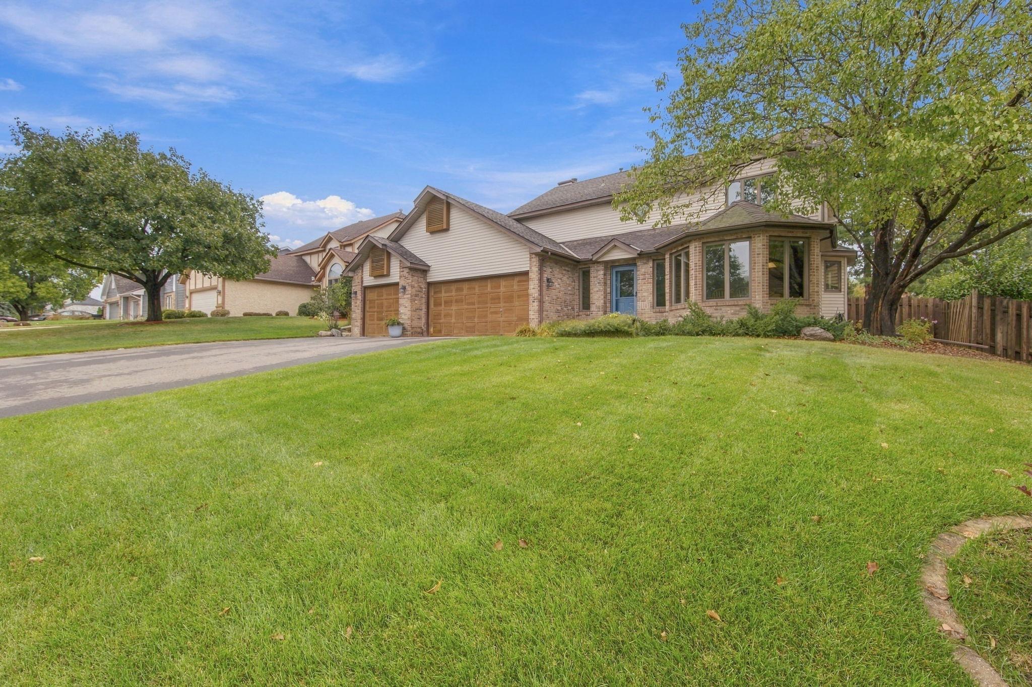3-web-or-mls-4630_Valley_Forge_Ln_N_Minneapolis_MN_55442_045.jpg
