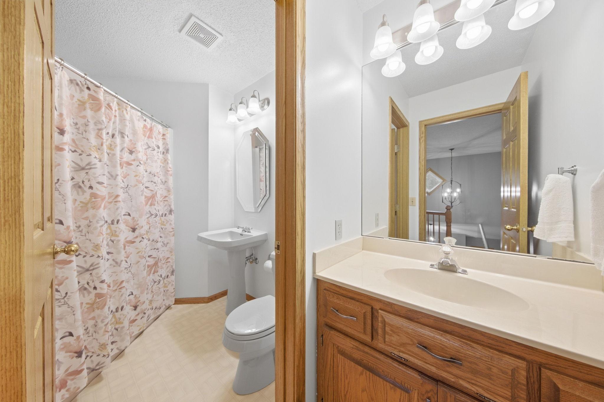 26-web-or-mls-4630_Valley_Forge_Ln_N_Minneapolis_MN_55442_008.jpg