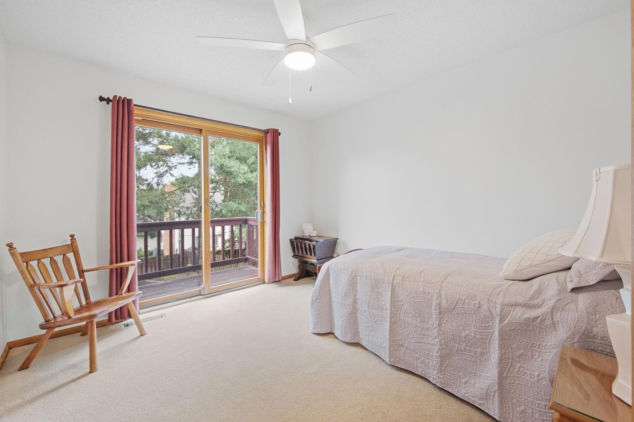 27-web-or-mls-4630_Valley_Forge_Ln_N_Minneapolis_MN_55442_009.jpg