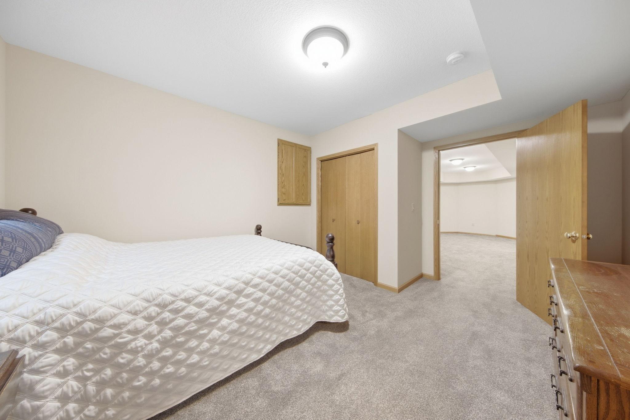 36-web-or-mls-4630_Valley_Forge_Ln_N_Minneapolis_MN_55442_032.jpg