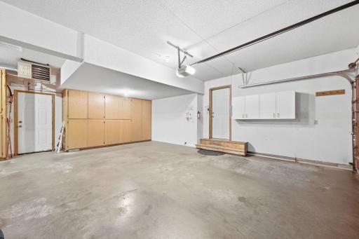 41-web-or-mls-4630_Valley_Forge_Ln_N_Minneapolis_MN_55442_037.jpg