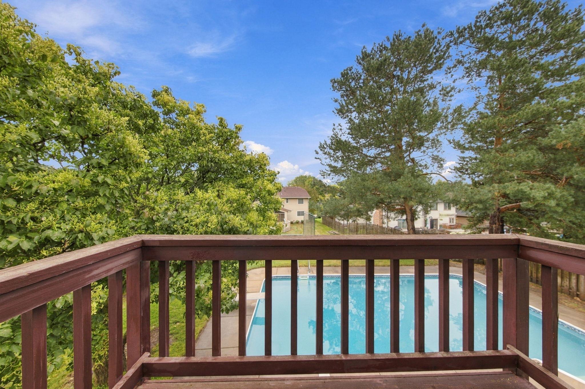 44-web-or-mls-4630_Valley_Forge_Ln_N_Minneapolis_MN_55442_005.jpg