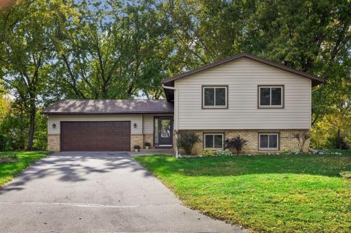 Surrounded by mature trees, this wonderful property offers a peaceful setting, durable steel siding, and an attached two-car garage. A fantastic opportunity to enjoy space and privacy!