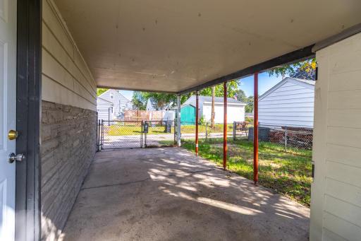 Additional parking space with this car port
