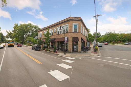 Downtown Bryn Mawr - A convenient commercial hub with coffee shops, restaurants, grocery stores, fitness centers, and everyday essentials, providing quick access to neighborhood amenities.