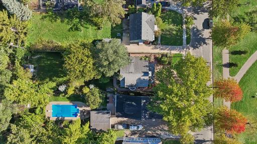 Bryn Mawr is one of Minneapolisâ most welcoming neighborhoods, and this home places you just a short stroll from its vibrant commercial district, where youâll find cafÃ©s, restaurants, a pizza parlor, salons, breweries, a bookstore and more.