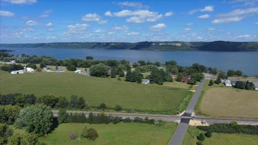 Showing proximity to Lake Pepin