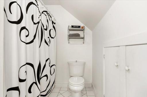 2nd Floor Full Bath
