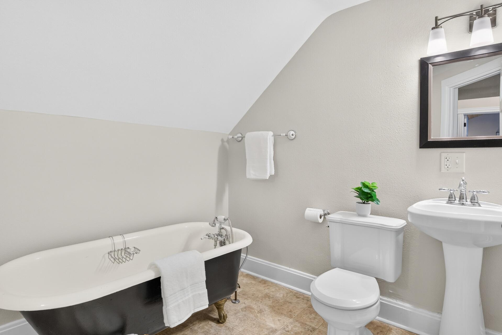 Upper Level 3/4 Bath