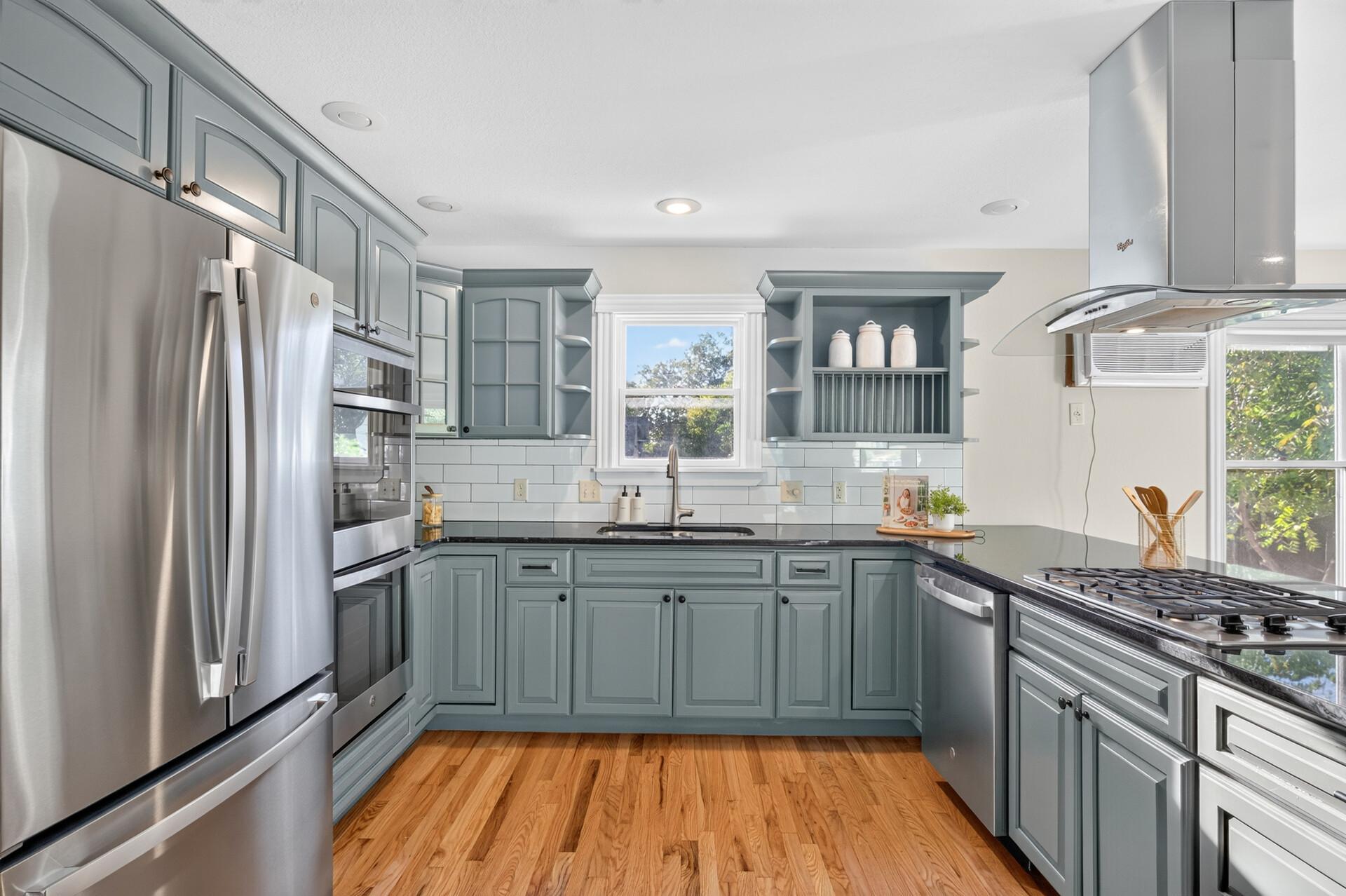 New Backsplash, Appliances, and Freshly Painted Cabinets