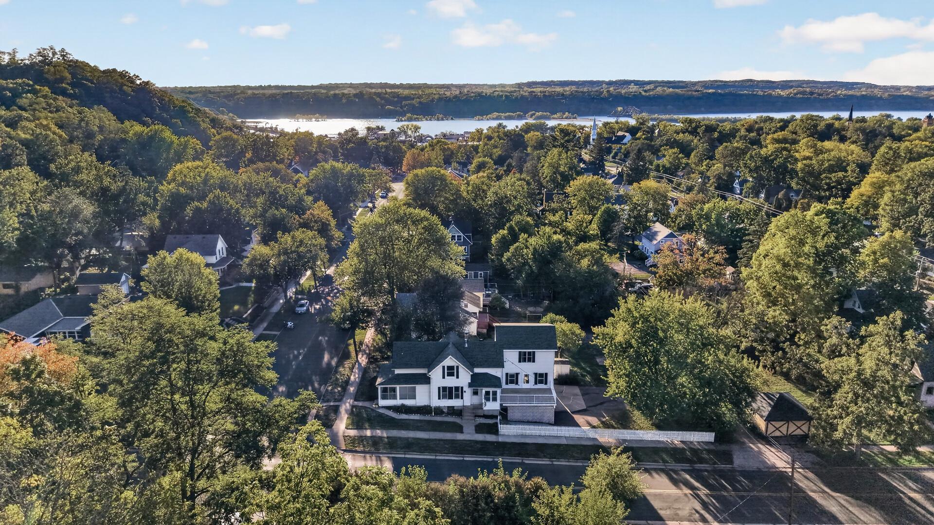 Only blocks from downtown and the St. Croix River
