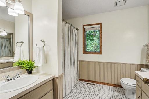 18604 Kristie Lane, Eden Prairie, MN 55346