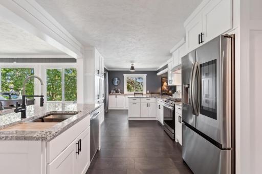 15601 Summit Drive, Eden Prairie, MN 55347